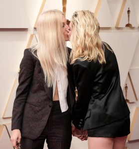 HOLLYWOOD, CALIFORNIA - MARCH 27: (L-R) Dylan Meyer and Kristen Stewart attend the 94th Annual Academy Awards at Hollywood and Highland on March 27, 2022 in Hollywood, California. (Photo by Jeff Kravitz/FilmMagic)